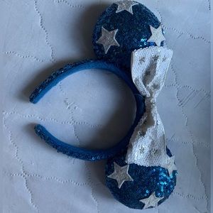 Blue and white starred Minnie Mouse ears